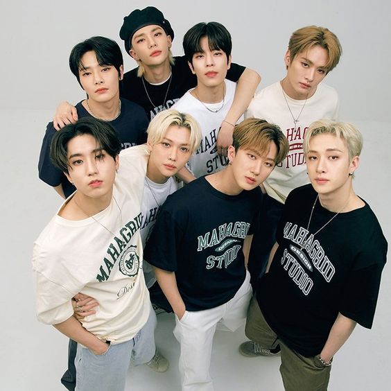 STRAY KIDS – BLUE & GREY STORE US