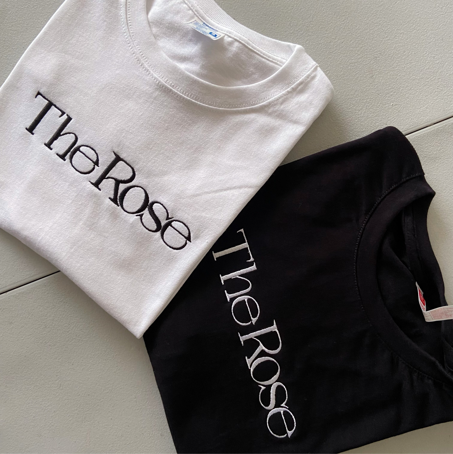 THE ROSE white / black Embroidered t-shirt