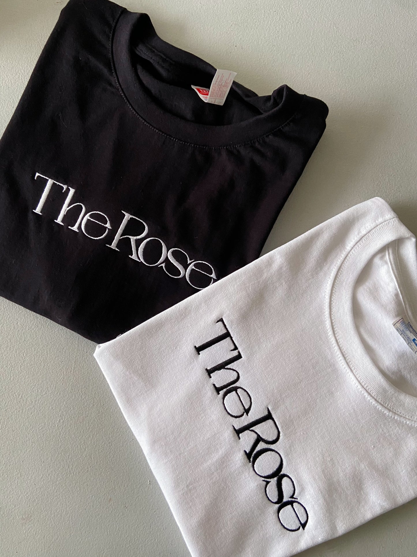 THE ROSE white / black Embroidered t-shirt