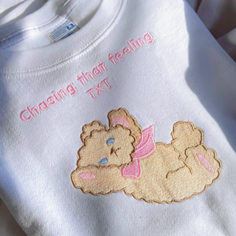 CHASING THAT FEELING TXT SWEATSHIRT