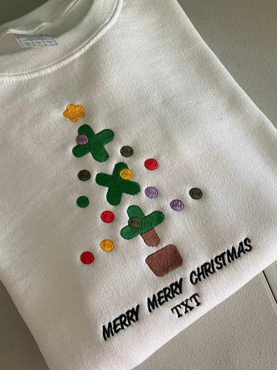 TXT CHRISTMAS EDITION EMBROIDERED SWEATSHIRT